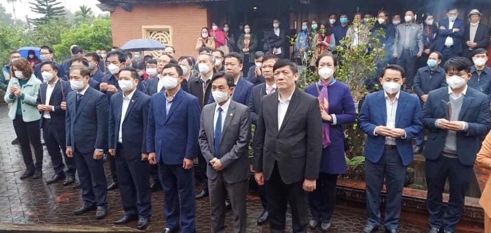 Bộ trưởng Bộ Y tế dâng hương tưởng niệm đại danh y Lê Hữu Trác
